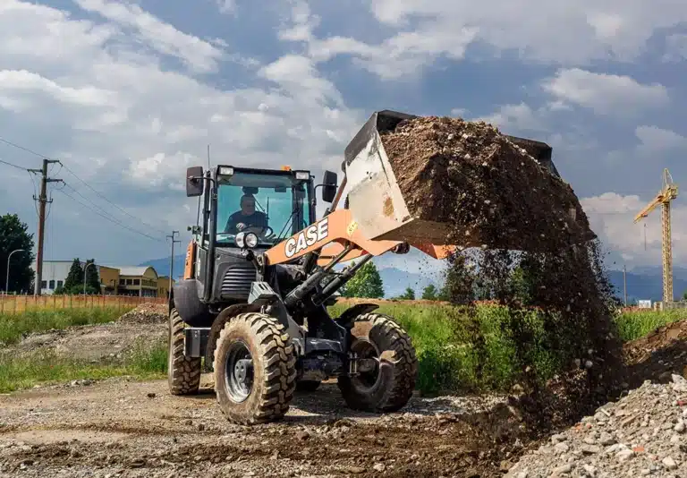 Ładowarka kompaktowa 121F 🚜 Ładowarki kompaktowe 211F 🚜 🚜 Ładowarka średnia 121F 🚜