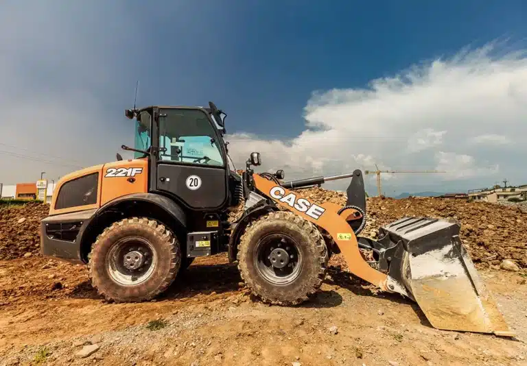 Ładowarka kompaktowa 221F 🚜 Ładowarki kompaktowe 221F🚜 🚜 Ładowarka średnia 221F🚜